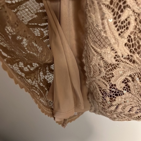 Lace Floral Semi Sheer Overlay Tan Sequin Midi Bubble Sleeve Dress Size 12 - Picture 4 of 11